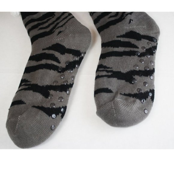 Tiger Print Gray Slipper Socks Faux Sherpa Lined - Picture 5 of 6
